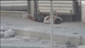 جريح سقط برصاص قناص في حلب - يوتيوب