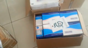 مساعدات قدمت إلى أحد المشافي الميدانية في دير الزور - يوتيوب/ Kafaat Syria