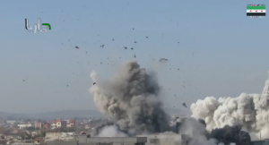 آثار القصف الجوي على داريا في كانون الثاني/ يناير - يوتيويب/ مركز أخبار سوريا الحرة""