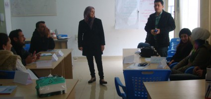 أثناء-الورشة-التي-أقيمت-في-عامودا-للتدريب-على-كيفية-التعامل-مع-الاطفال-تصوير-فيان-محمد