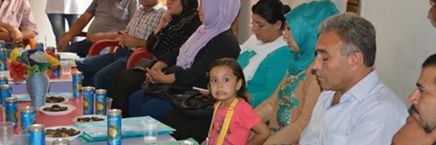 مركز صديق الطفل وهي جهة مدنية تجتمع مع الأهالي في حي الهلالية ضمن حملة المدرسة تنادينا