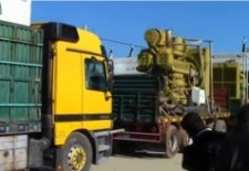 Oil refining equipment is transported across the northern border to Turkey - YouTube