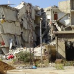 دمار لحق بالأبنية المحيطة بالساحة الرئيسية التي كانت تشهد مظاهرات قبل أكثر من عام وأطلق عليها المتظاهرون اسم "ساحة الحرية"