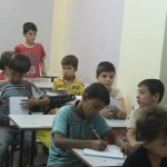 الطلاب في مركز أجيال يسعون لتعويض ما فاتهم تصوير محمود محمد العبي