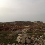 عمليات البناء فوق الأراضي المقتطعة من جبل حاس مستمرة تصوير أحمد  العكلة