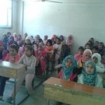 -فصلهن-عن-الفتيان-في-إحدى-قاعات-التدريس-في-دير-الزور-تصوير-سارة-ناصر-300x225