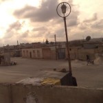 ساحة قرية تلمنس التي تركها المهاجرون إلى أوروبا خلفهم - تصوير مناف حشاش