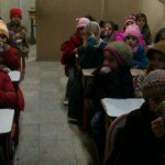 يحلمون بالحلوى والألعاب هدايا بعد الدرس تصوير هبة الرحمن