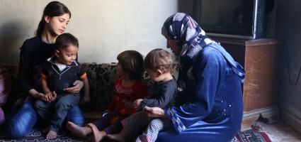 عائلة نازحة من كوباني الى الشيخ مقصود