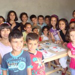 الاطفال في نهاية يوم كلمة وشكل. تصوير فيان محمد