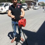 جهاز صفارة الإنذار في كفرنبل بانتظار الطائرات تصوير عاصم المنصور