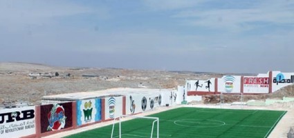 الملعب وقد أصبح جاهزا لاستقبال اللاعبين