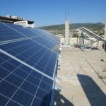 ألواح الطاقة الشمسية تغزو أسطح المنازل تصوير سونيا العلي