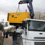 المجلس المحلي يوزع المولدات الكهربائية في الأحياء تصوير مصطفى الجلل