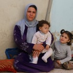 أمرأة تبكي لمقتل زوجها في معارك كوباني ونزوحها الى الشيخ مقصود بحلب. تصوير براء الحلبي