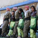 يؤدون رقصة فلوكلورية في عامودا