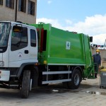شاحنات جديدة لنقل النفايات إلى المكب الجديد في كفرنبل تصوير مصطفى الجلل