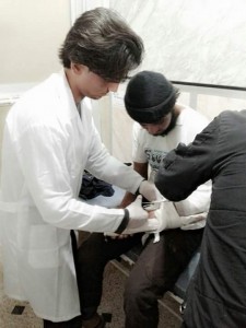 A student attends a hospital training. Photo: Maha al-Ahmad