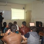 من إحدى المحاضرات في المعهد الطبي في كفرنبل تصوير هاديا المنصور