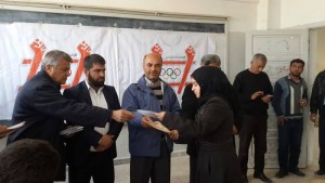 Awards are distributed to the winners of the Idlib competition. Photo: Amina al-Yousef