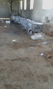 هنا يعد الطعام المجاني للنازحين والمقاتلين في ريف إدلب تصوير دارين حسن