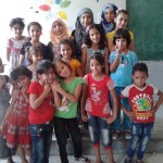 الأطفال في حي الوعر يتلقون المساعدة والدعم النفسي تصوير طارق