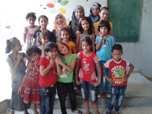 A group of children from the Al-Waar district attend the “I Deal” support programme. Photo: Tareq