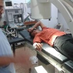 خلال-معاينة-أحد-الفتيان-في-المركز-الطبي-تصوير-آلاء