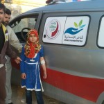 سيارة إسعاف تابعة لمنظومة شام الإنسانية خلال تأدية عملها تصوير مها الأحمد